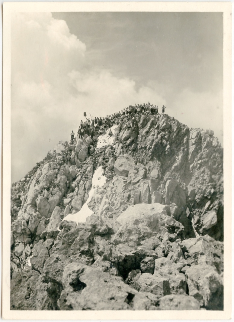 Sulla vetta del Pizzo Camino 1928